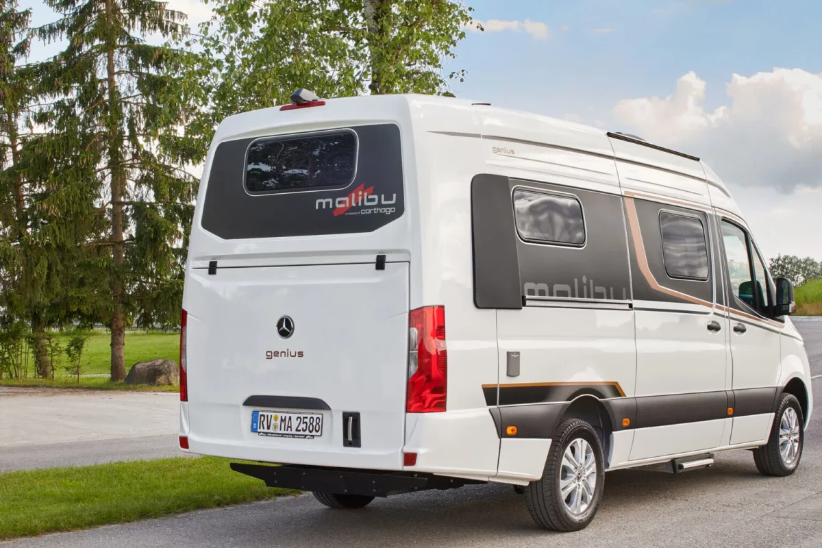 2025-malibu-genius-641le-mb-camperweiss-detailbild-heck-extension-1536x1024