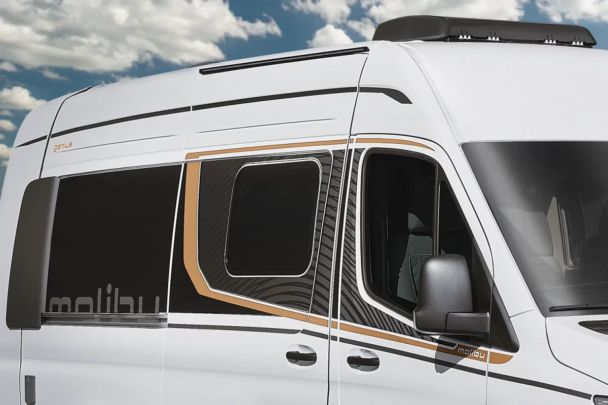 malibu-genius-641LE-mb-obsidianschwarz-chriftzug-genius-5