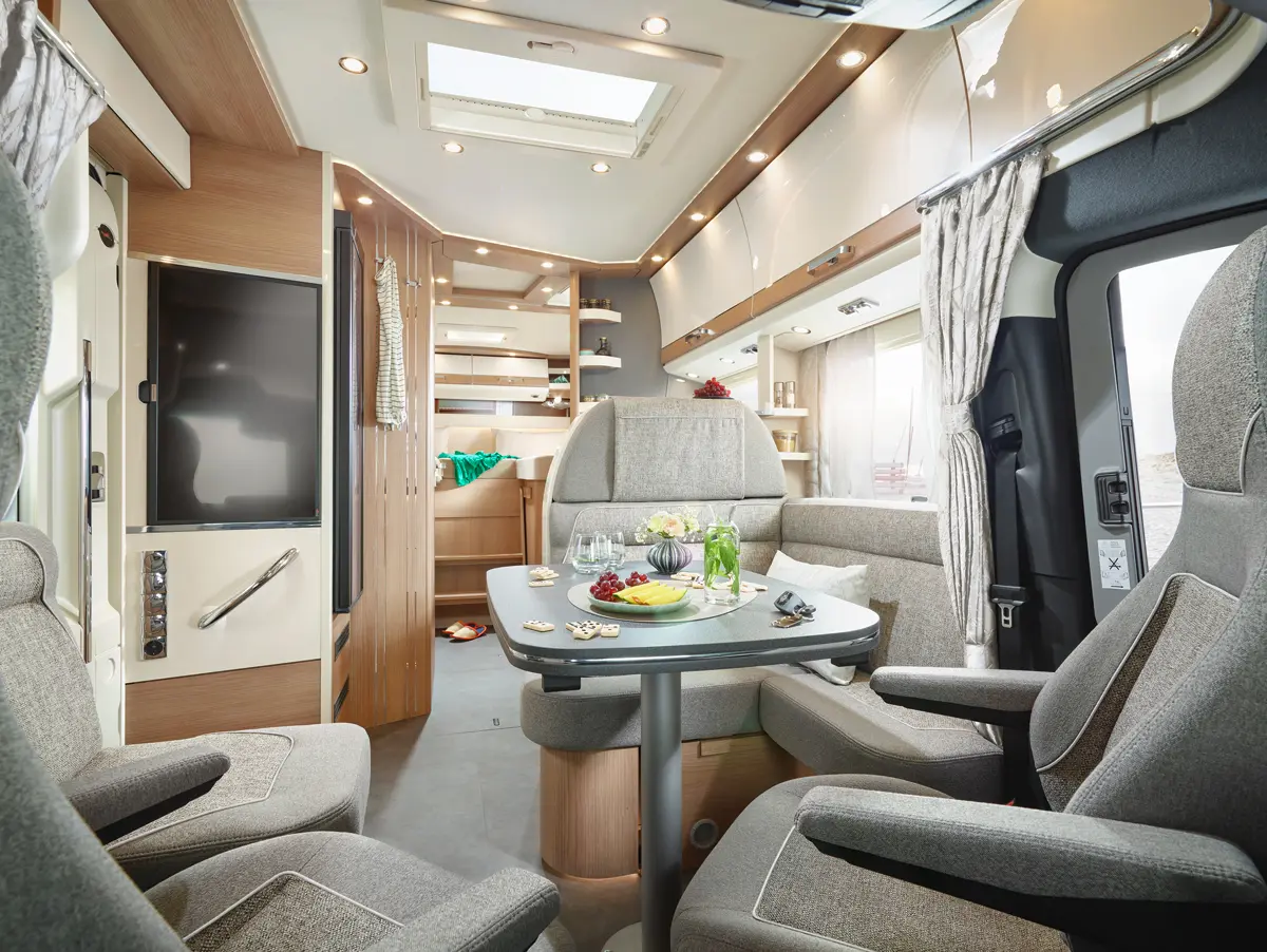 malibu-wohnmobile-teilintegriert-interieur-wohnen-6-1