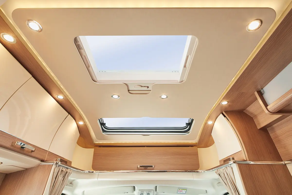 malibu-wohnmobile-teilintegriert-interieur-wohnen-7
