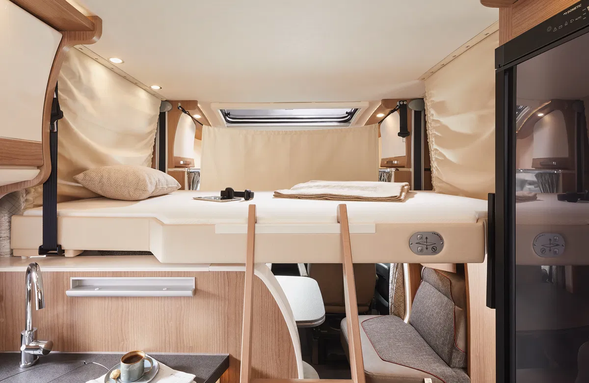 malibu-wohnmobile-teilintegriert-interieur-wohnen-9