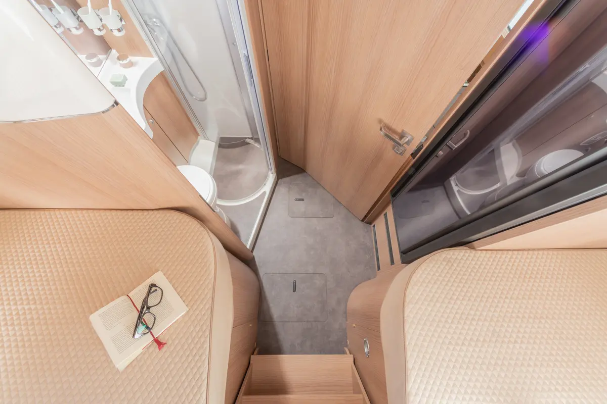 malibu-wohnmobile-vollintegriert-komfort-kombibad-5
